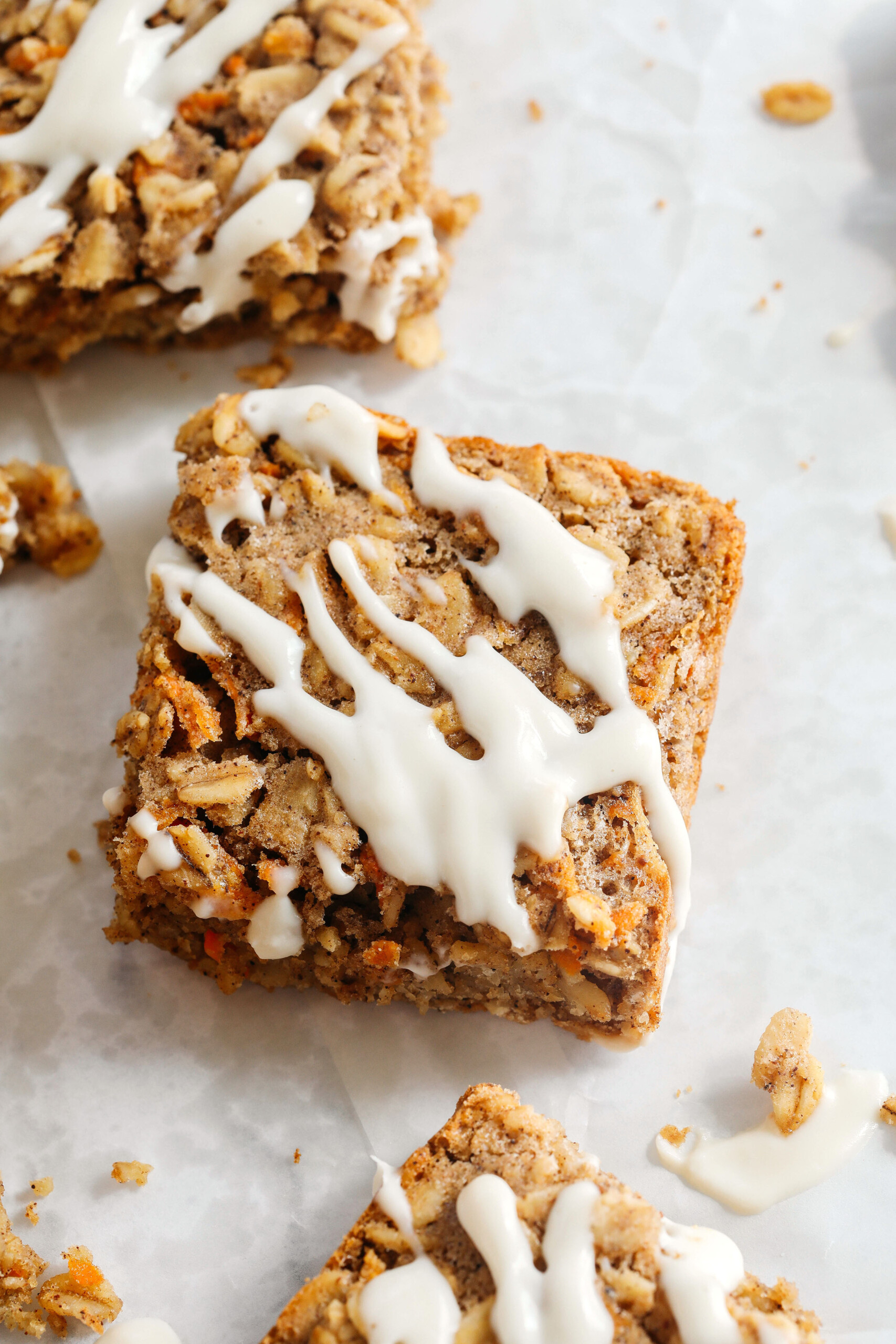 Carrot Cake Oatmeal Breakfast Bars